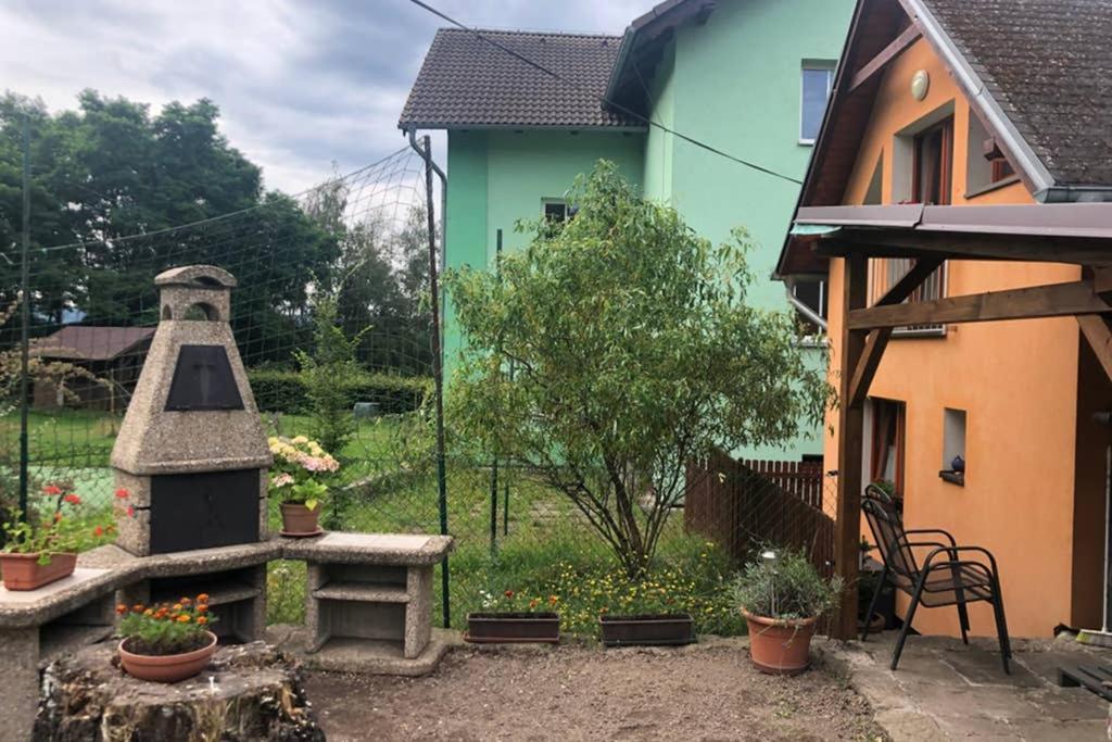 Cely Dum Flora V Ceskosaskem Svycarsku Daire Janov Dış mekan fotoğraf