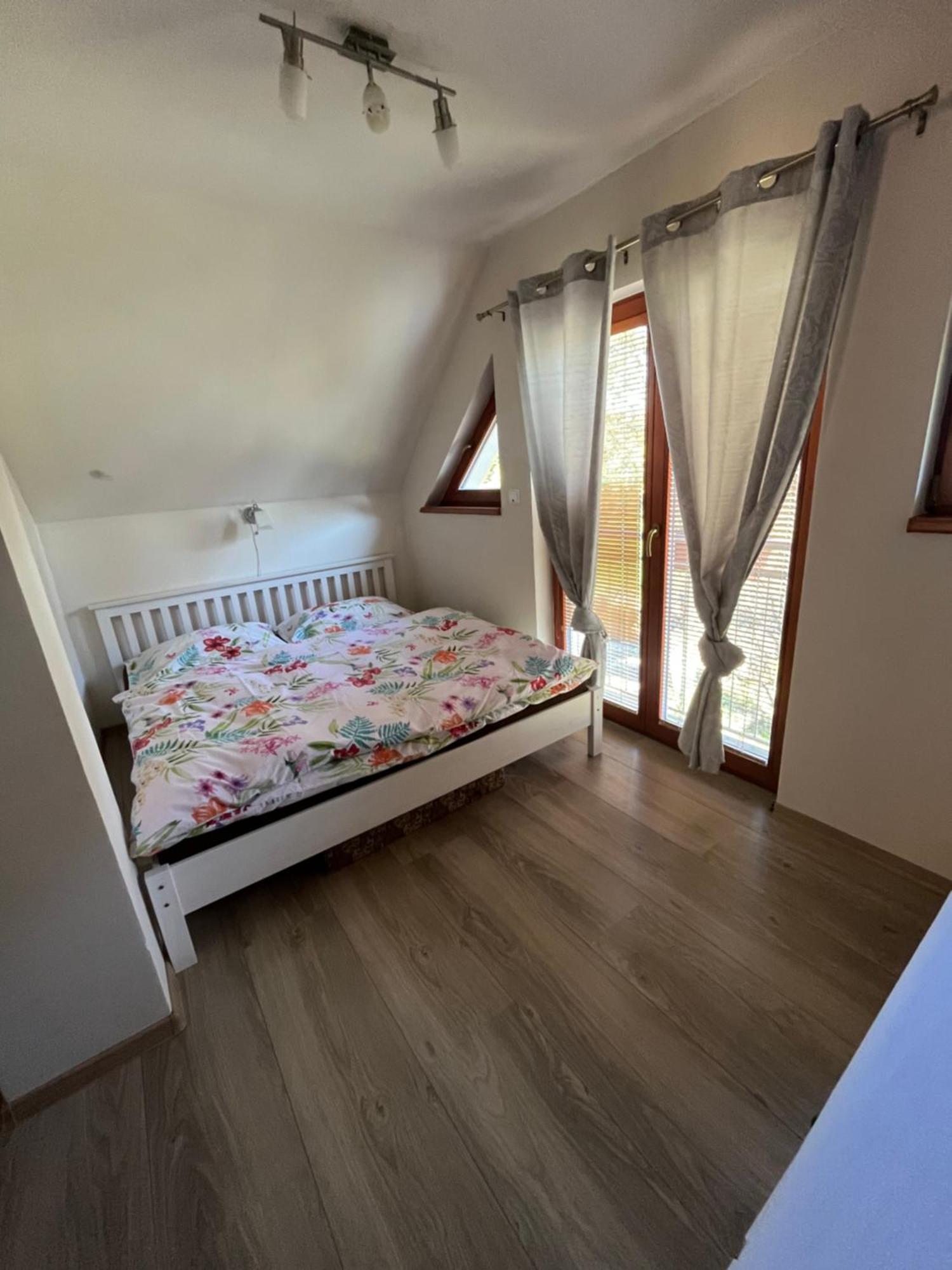 Cely Dum Flora V Ceskosaskem Svycarsku Daire Janov Dış mekan fotoğraf